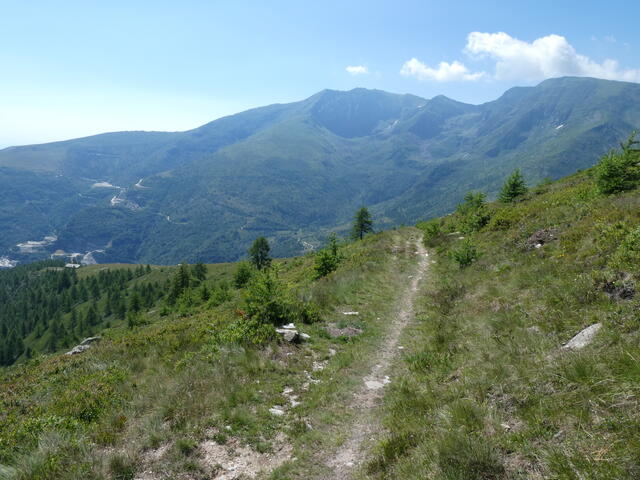 il sentiero oltre l'ex rifugio