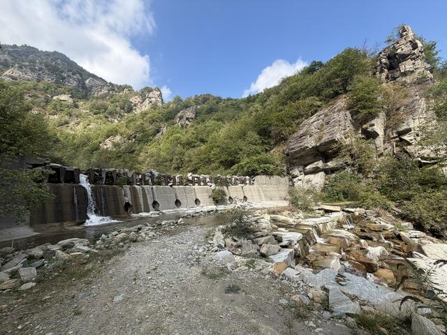 guado sul Luserna per salire a Peyret