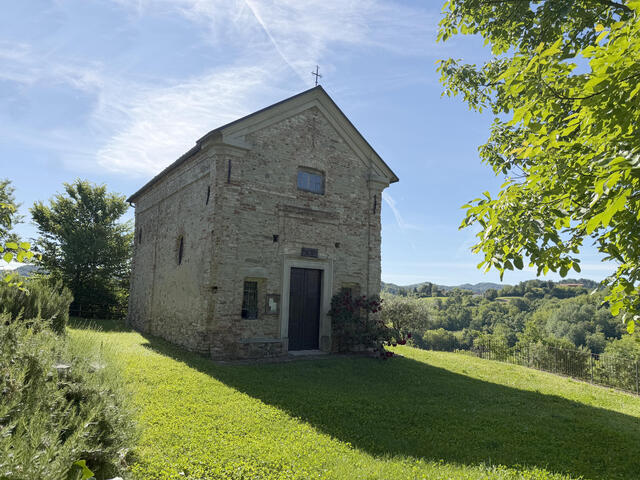 lungo le mura del castello di Casalborgone