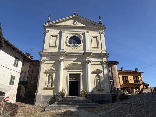 lungo le mura del castello di Casalborgone